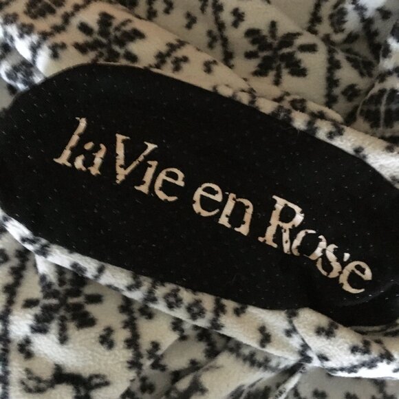 La Vie En Rose Soft Fleece Hooded Reindeer and Snowflake Onesie - Picture 15 of 16